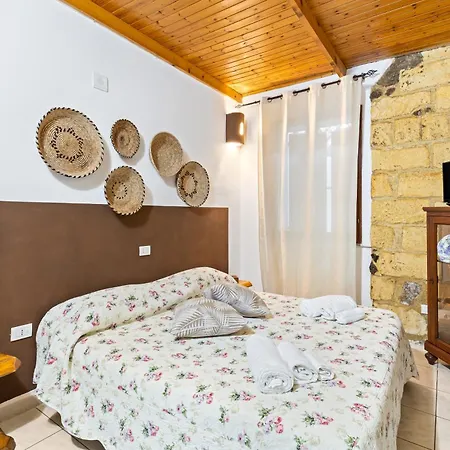 Cala Luna Oda ve Kahvaltı 3*